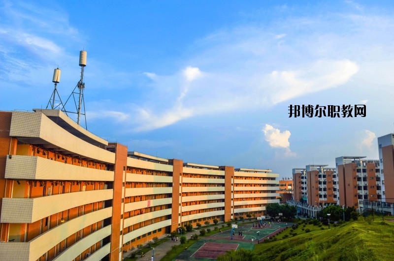 英山理工中等專(zhuān)業(yè)學(xué)校2020年招生辦聯(lián)系電話(huà)