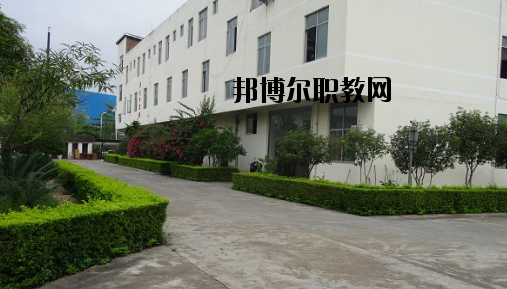 廣西玉林畜牧獸醫(yī)學校2020年報名條件、招生要求、招生對象 