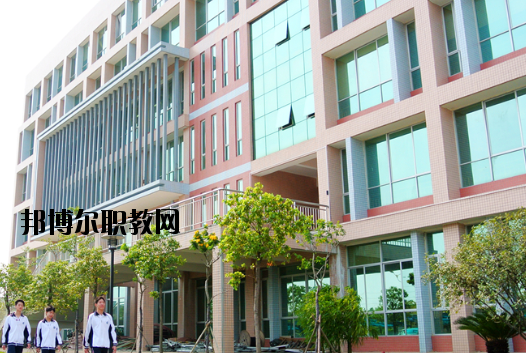 東莞信息技術(shù)學(xué)校2020年報(bào)名條件、招生要求、招生對(duì)象