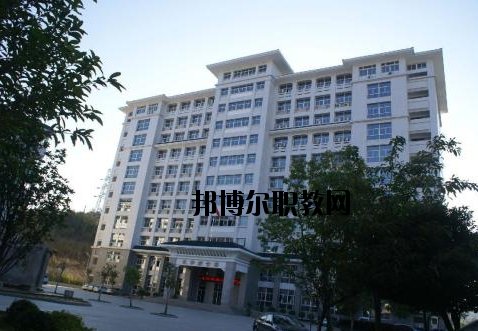 云浮技工學(xué)校2020年報名條件、招生要求、招生對象