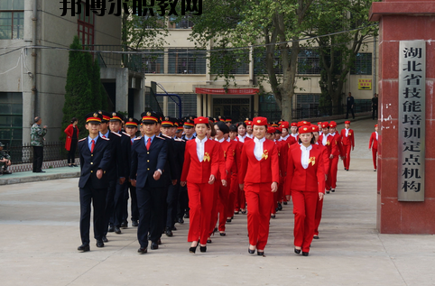 襄陽(yáng)鐵路工業(yè)學(xué)校2020年招生辦聯(lián)系電話(huà)