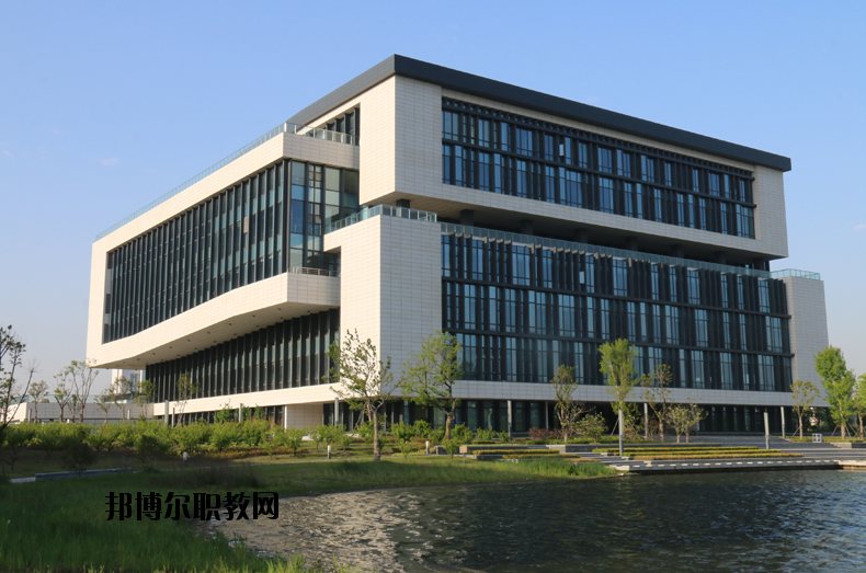 鎮(zhèn)江衛(wèi)生學(xué)校2020年報名條件、招生要求、招生對象