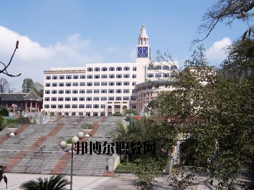 四川樂(lè)山衛(wèi)生學(xué)校2020年有哪些專業(yè)