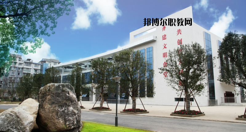 四川服裝藝術學校2020年報名條件、招生要求、招生對象