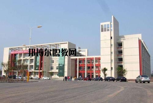 內(nèi)江宏昌職業(yè)技術(shù)學(xué)校2020年報名條件、招生要求、招生對象