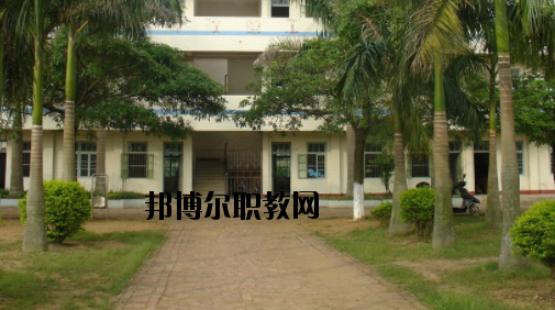 合浦石康職業(yè)技術學校2020年招生辦聯(lián)系電話 