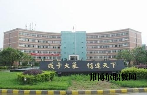 成都信息工程職業(yè)技術(shù)學校2020年招生辦聯(lián)系電話
