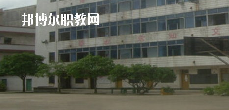 玉林市嶺南工業(yè)學(xué)校2020年報名條件、招生要求、招生對象