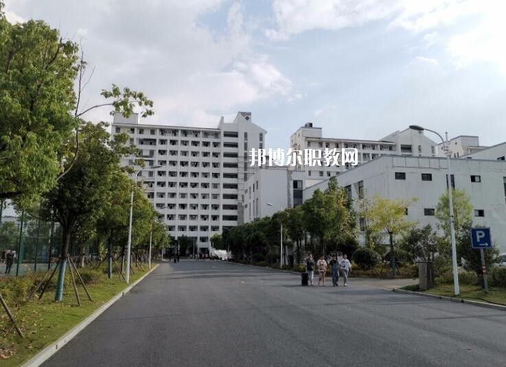 合肥經(jīng)貿(mào)旅游學(xué)校2020年報名條件、招生要求、招生對象