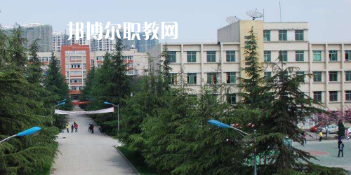 貴陽(yáng)工業(yè)職業(yè)學(xué)校2020年招生辦聯(lián)系電話