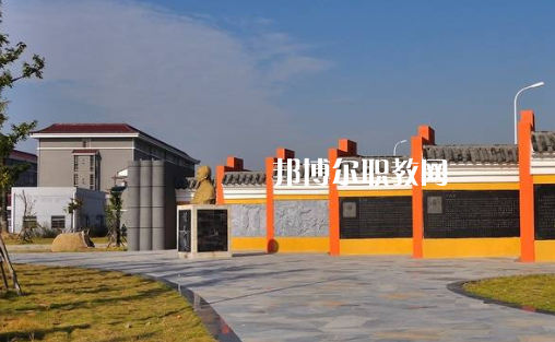 安徽黃梅戲藝術職業(yè)學院(中專部)2021年招生辦聯(lián)系電話