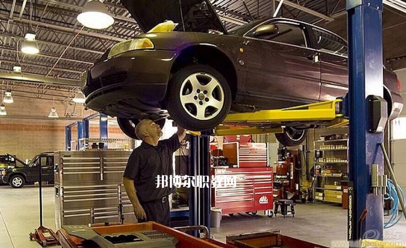 四川2021年汽修學校都有什么專業(yè)適合女生