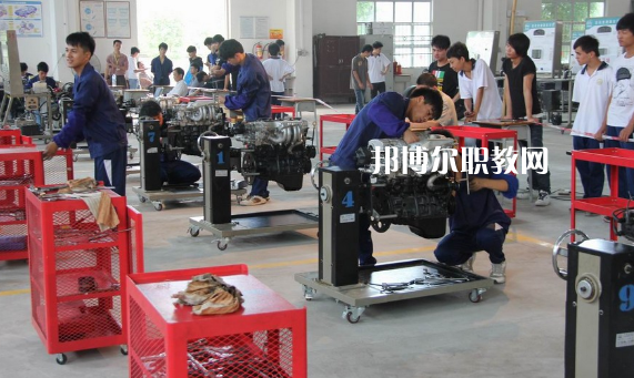 廣東汽修學校中專升大?？际裁? width=