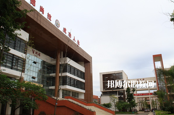 重慶開(kāi)縣巨龍中等職業(yè)技術(shù)學(xué)校2021年報(bào)名條件、招生要求、招生對(duì)象