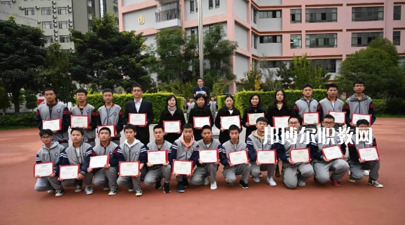 昆明盤龍職業(yè)高級中學(xué)2021年學(xué)費、收費多少