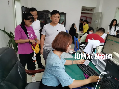 文山衛(wèi)生學校2021年學費、收費多少