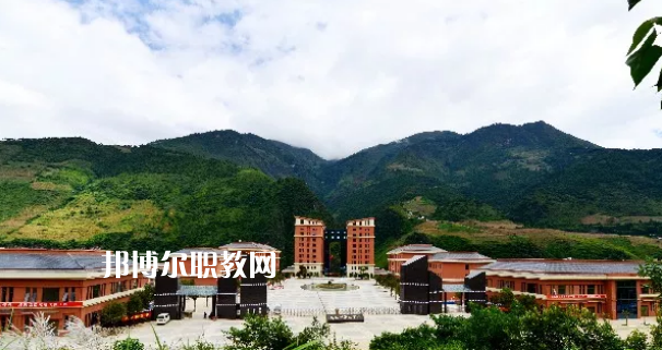 迪慶州民族中等專業(yè)學(xué)校2021年報(bào)名條件、招生要求、招生對(duì)象