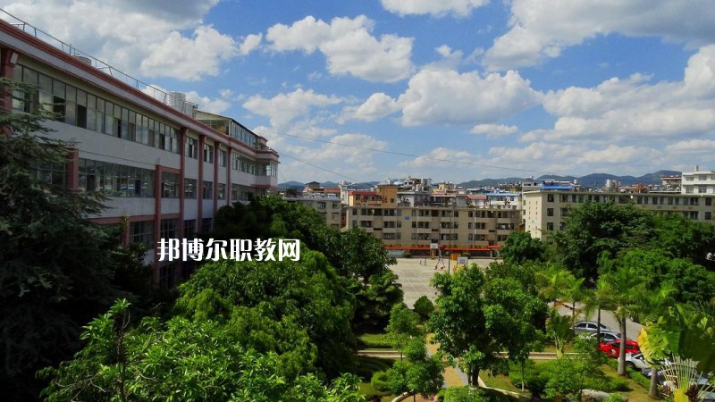 思茅衛(wèi)生學(xué)校2021年報名條件、招生要求、招生對象