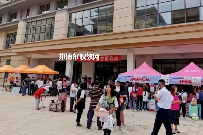 云南玉溪衛(wèi)生學(xué)校2021年報名條件、招生要求、招生對象