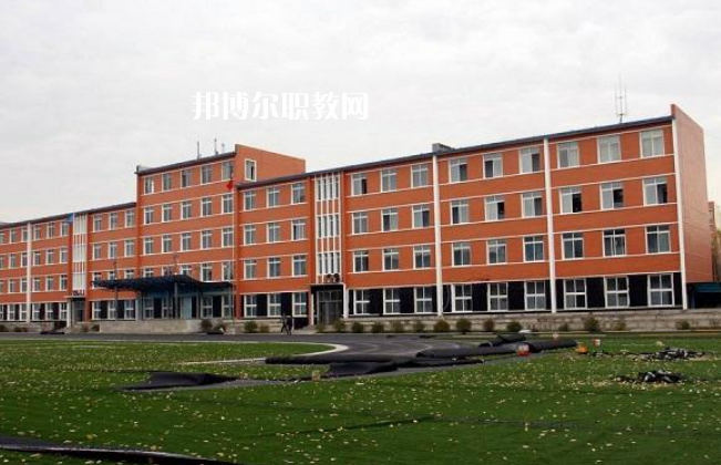 云南楚雄工業(yè)學校地址在哪里