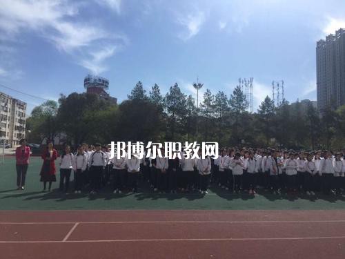 新疆石河子衛(wèi)生學校2021年招生辦聯(lián)系電話