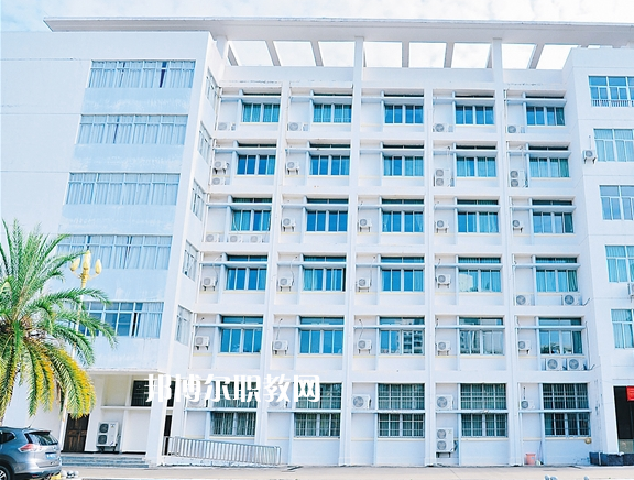 海南農(nóng)墾衛(wèi)生學(xué)校2021年學(xué)費、收費多少