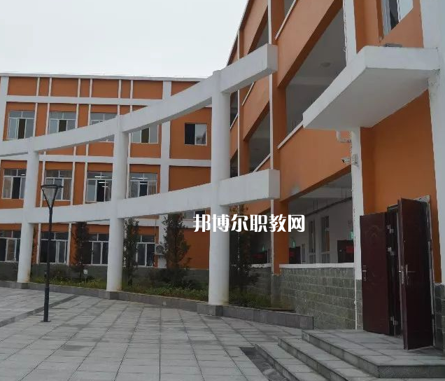 黔南州技工學(xué)校2022年報(bào)名條件、招生要求、招生對(duì)象