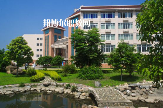 重慶藥劑學校2022年招生辦聯(lián)系電話