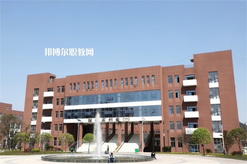 重慶五里店職業(yè)中學2022年招生辦聯(lián)系電話