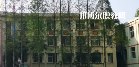 成都恒輝技工學(xué)校2022年學(xué)費(fèi)、收費(fèi)多少