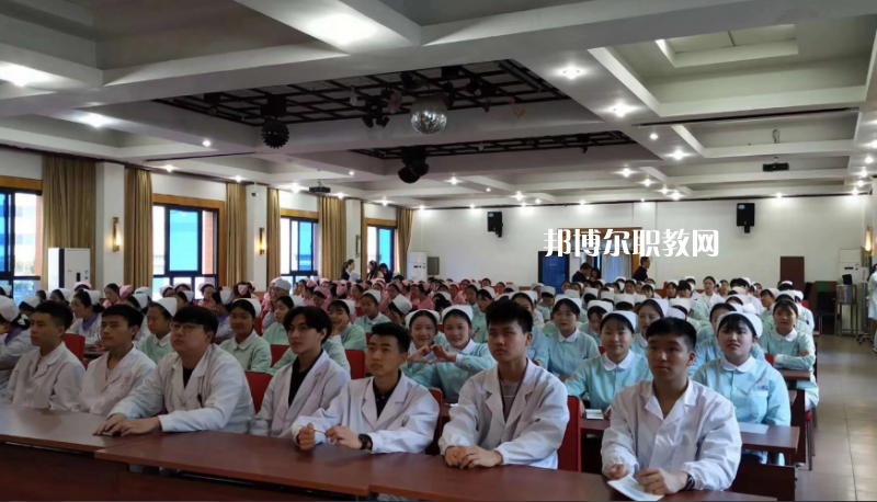 重慶公共衛(wèi)生學校2022年學費、收費多少