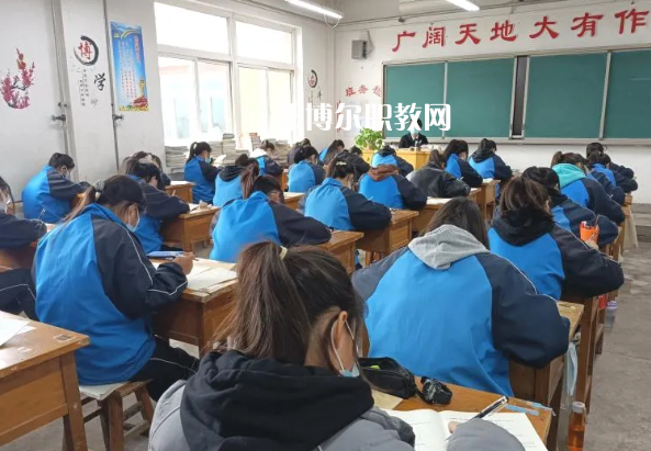 平?jīng)隼砉ぶ械葘I(yè)學(xué)校2022年宿舍條件