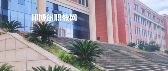 樂山市醫(yī)藥科技高級(jí)技工學(xué)校成都校區(qū)2022年報(bào)名條件、招生要求、招生對(duì)象