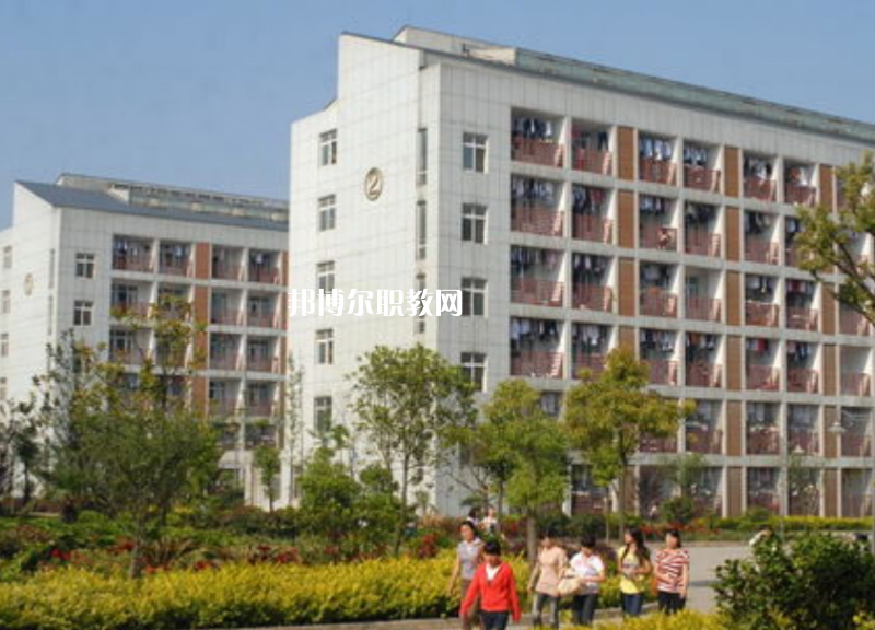 保山市昌寧縣職業(yè)技術(shù)學(xué)校2022年學(xué)費、收費多少