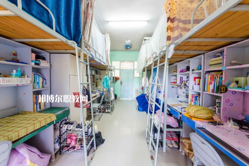 鳳慶縣職業(yè)高級中學(xué)2022年宿舍條件