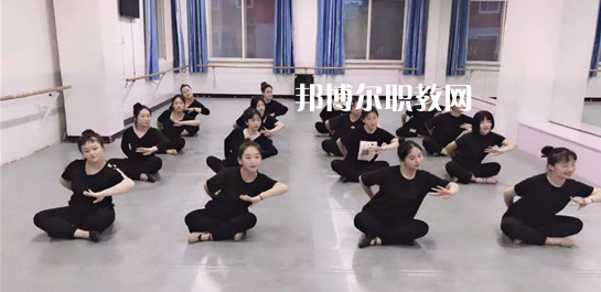 張家口華翔中等職業(yè)學(xué)校2022年招生辦聯(lián)系電話(huà)