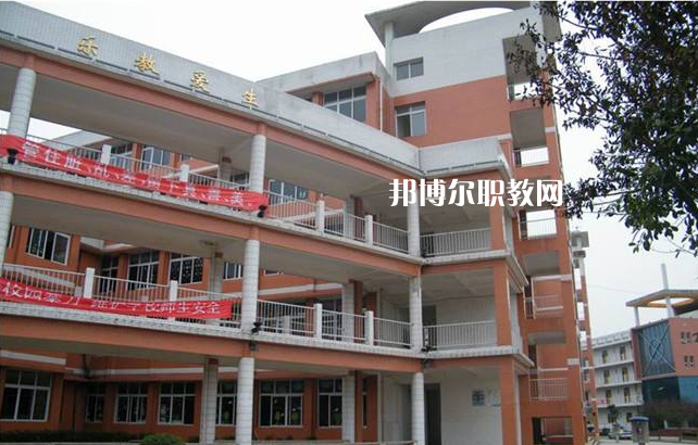 重慶大足職業(yè)教育中心2022年招生辦聯(lián)系電話(huà)