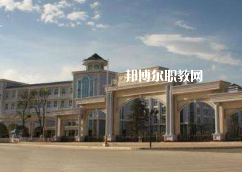 重慶商務高級技工學校2022年報名條件、招生要求、招生對象