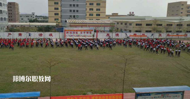 丘北縣民族職業(yè)高級中學2022年學費、收費多少