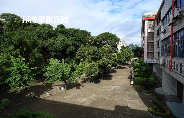 廣西商業(yè)學校2022年報名條件、招生要求、招生對象