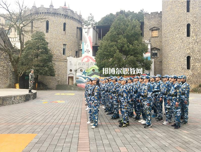 重慶渝中高級(jí)職業(yè)學(xué)校2022年學(xué)費(fèi)、收費(fèi)多少