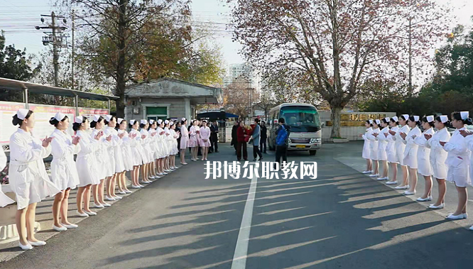 安徽淮南衛(wèi)生學(xué)校2022年報名條件、招生要求、招生對象