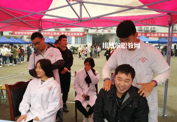 四川內(nèi)江醫(yī)科學(xué)校2022年報(bào)名條件、招生要求、招生對象