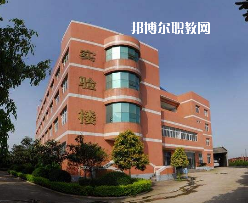 重慶渝東技工學(xué)校2022年報名條件、招生要求、招生對象