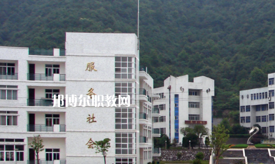 昭通財(cái)貿(mào)學(xué)校2022年學(xué)費(fèi)、收費(fèi)多少