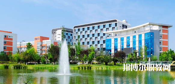 成都鐵路衛(wèi)生學(xué)校怎么樣、好不好