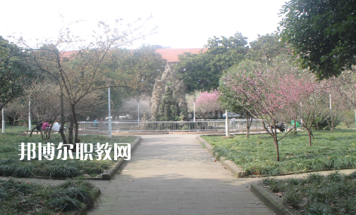 湖北汽車工業(yè)實(shí)驗(yàn)技工學(xué)校2022年報(bào)名條件、招生要求、招生對(duì)象