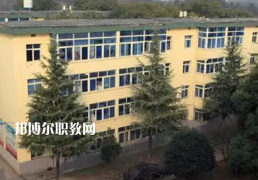 長沙麓才醫(yī)藥學校