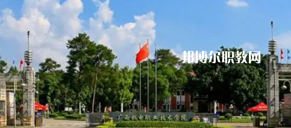 南寧高職?？圃盒Ｅ琶?0強(qiáng)