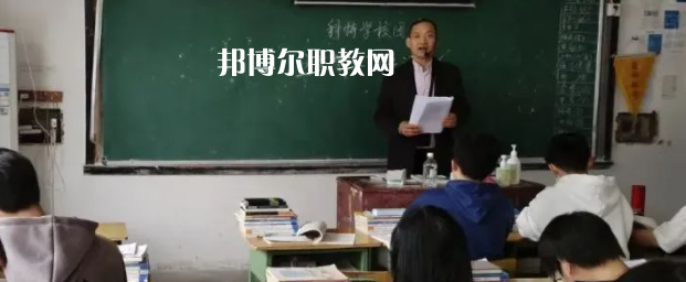 內(nèi)江市市中區(qū)科特電腦職業(yè)技術(shù)學校2023年招生辦聯(lián)系電話